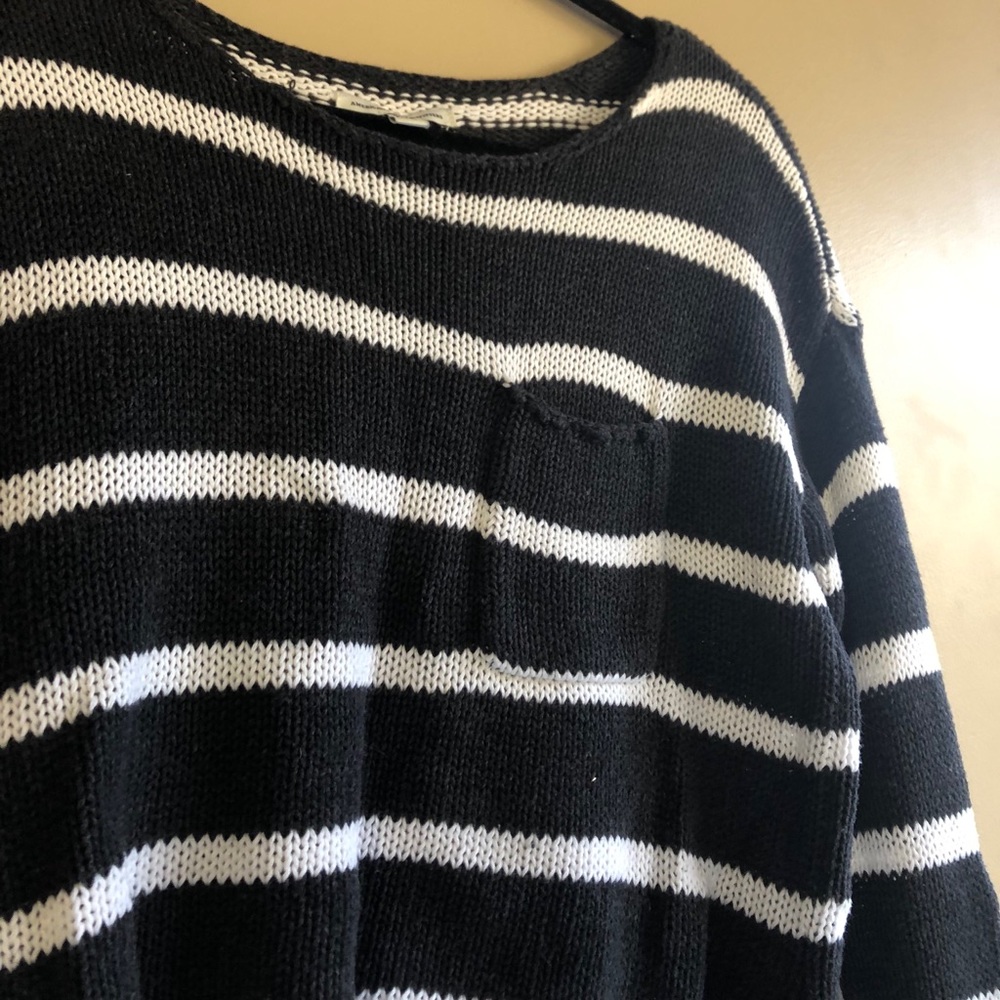 Cropped Striped Sweater - Picture 3 of 7